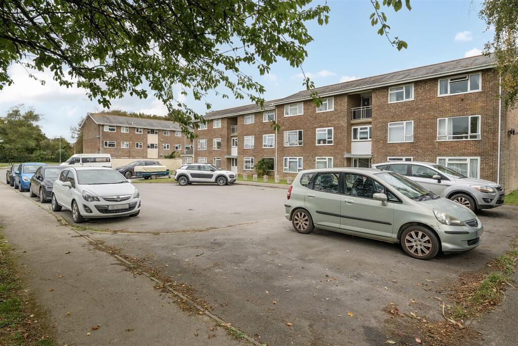 Empool Close