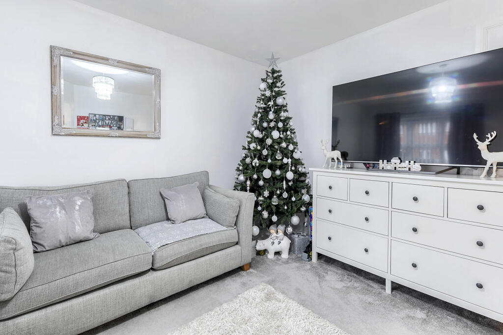 ccourt2122456VV714019 Interior-3.jpg