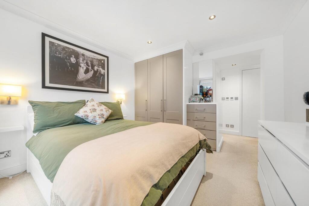 Bedroom 1 (2).jpg