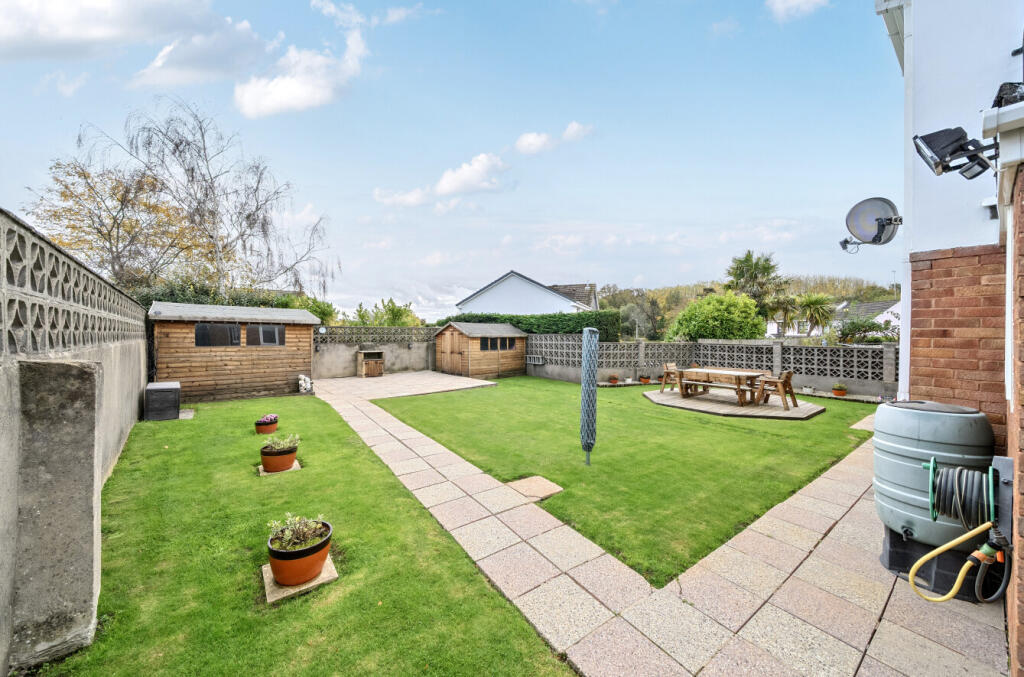 1372489-5-68f8d85...