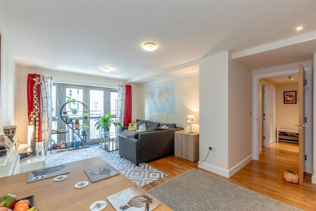 Hamilton Court, Bristol Living Area 5.jpg