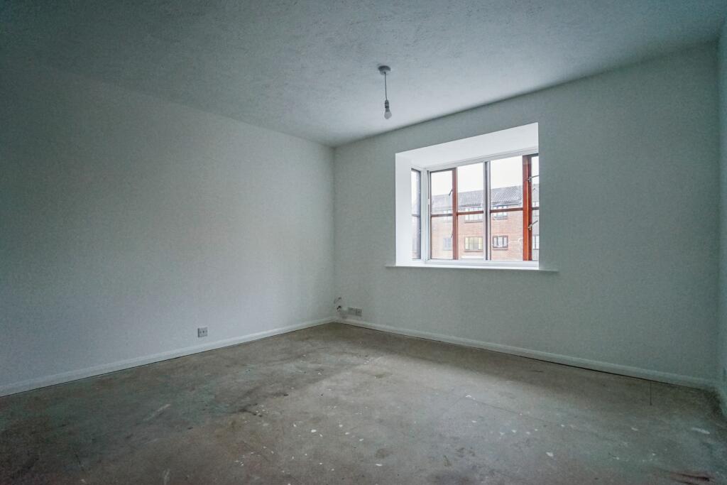 44 Summerhill Way, Mitcham CR4 2NJ