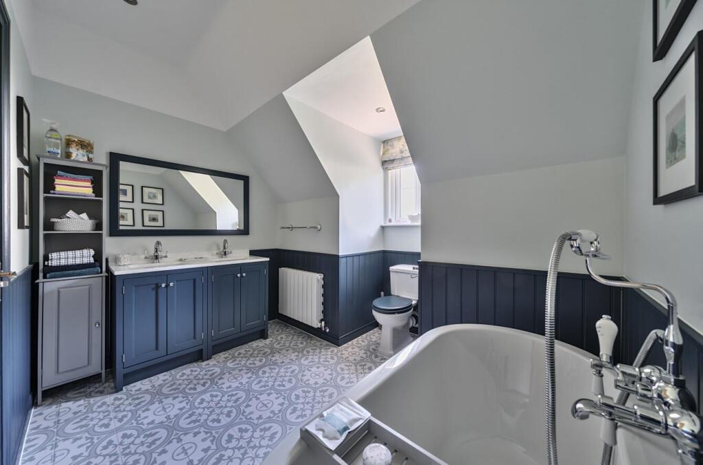 1291100-36-682709de452ad-ARW .jpg