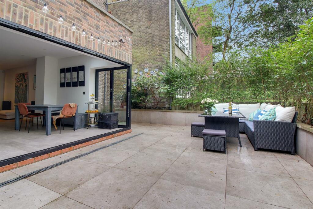 REAR PATIO DAY.jpg