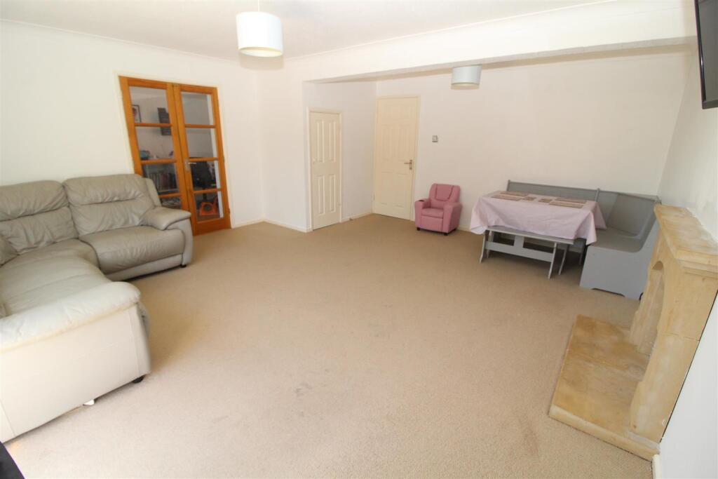 Sitting/Dining Room