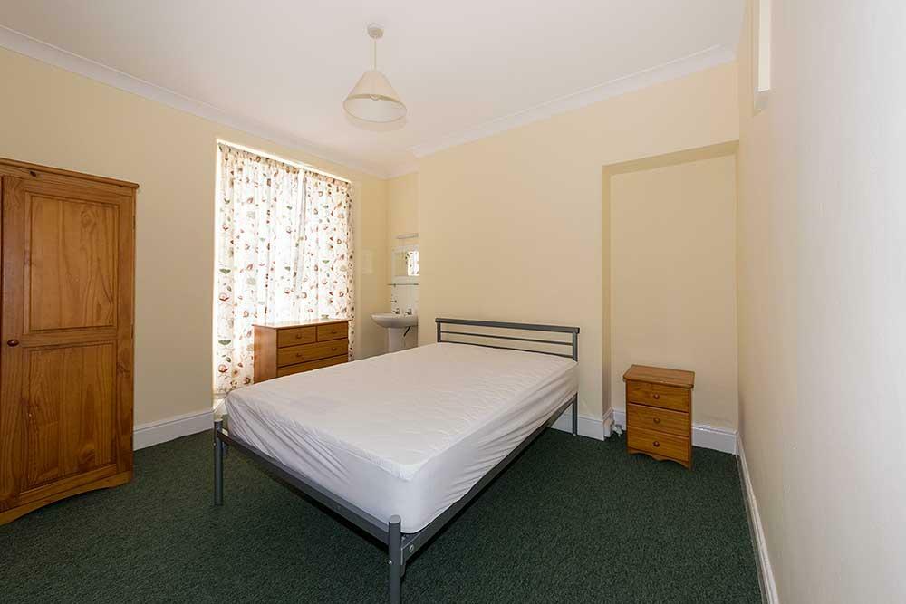 Bedroom 4.jpg