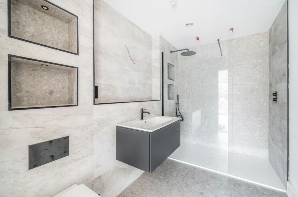 En Suite Shower Rm 2