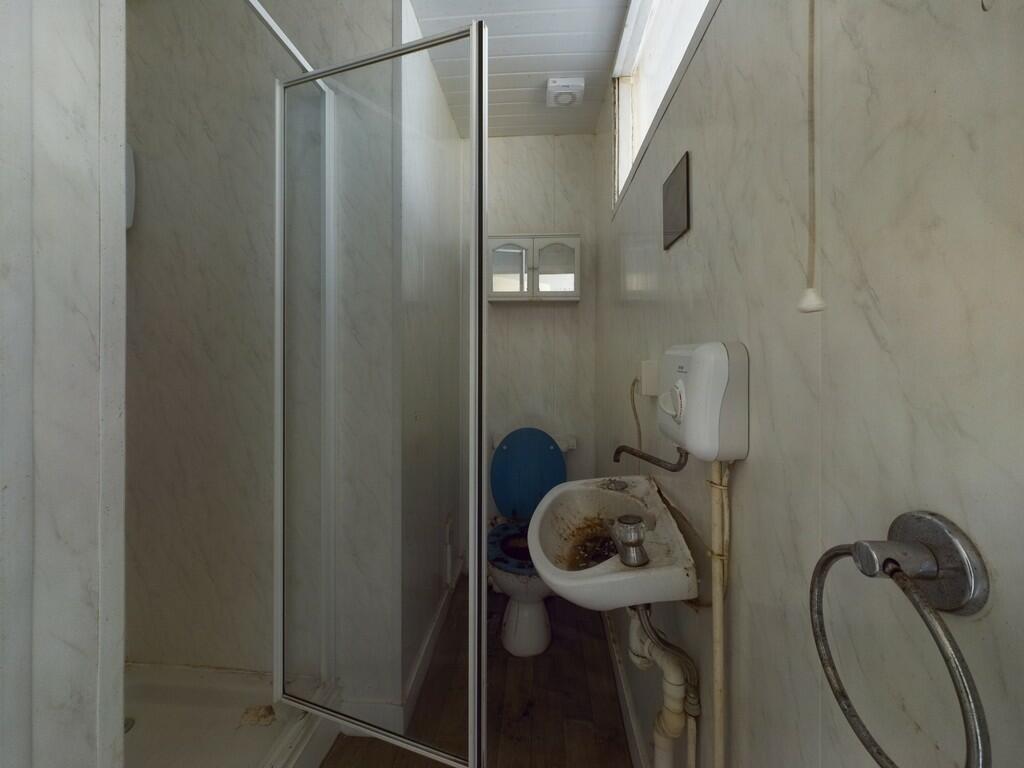 CAM03974G0-PR0052...