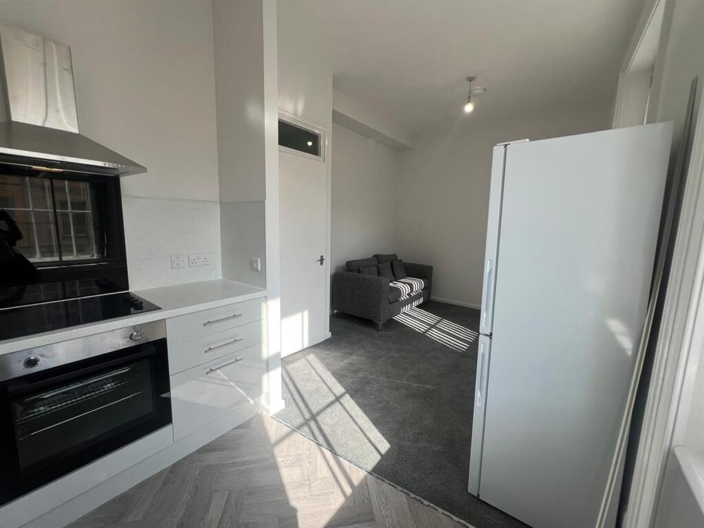 Kitchen:Lounge .jpg