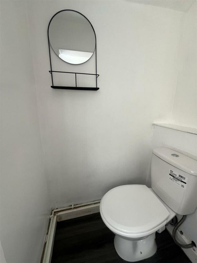 12J Bathroom 5.jpg