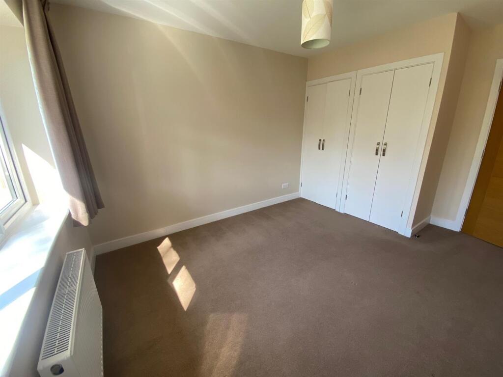 33 cedar road bedroom 2.jpg