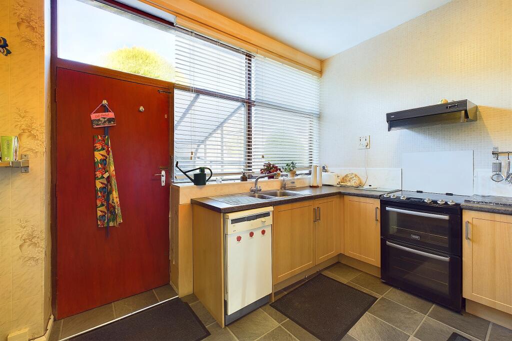 CAM04201G0-PR0047-STILL012