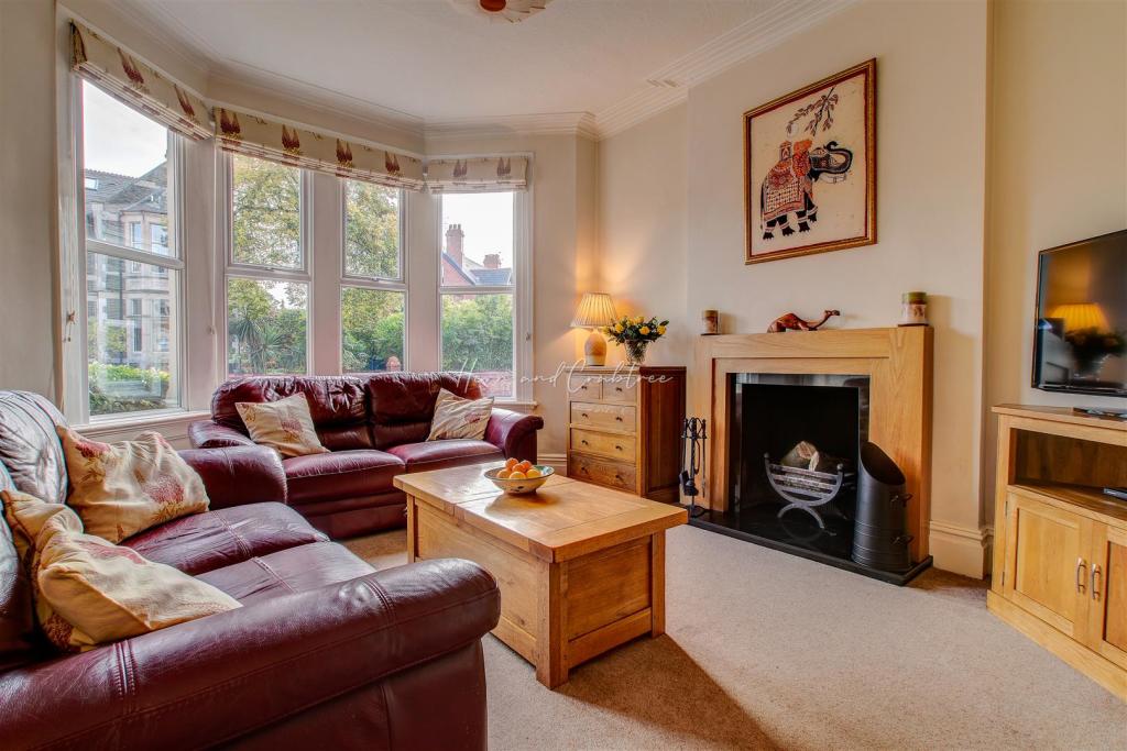 Llandennis Road, Cyncoed, HernCrabtree (7).jpg