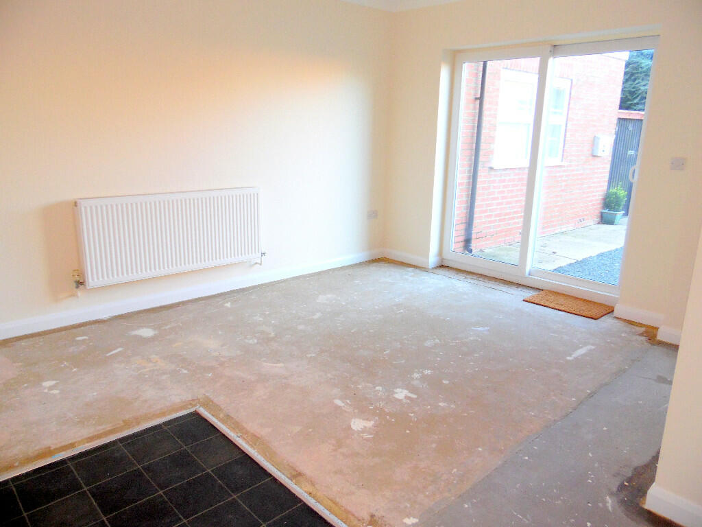 LOUNGE/KITCHEN