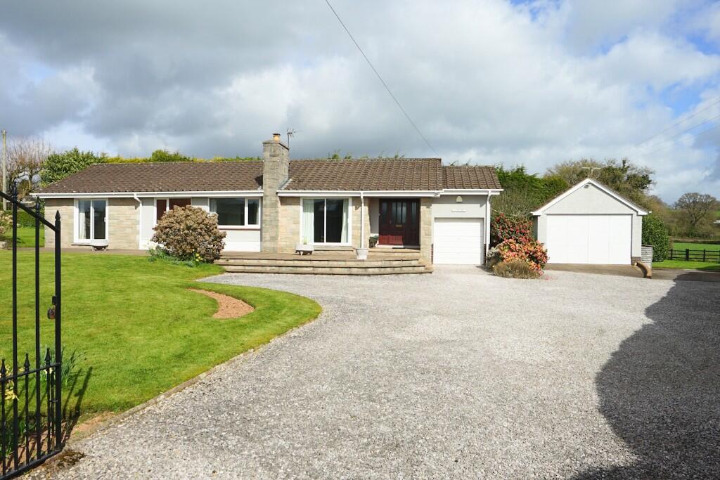 Lower Town, no chain, big garage/workshop