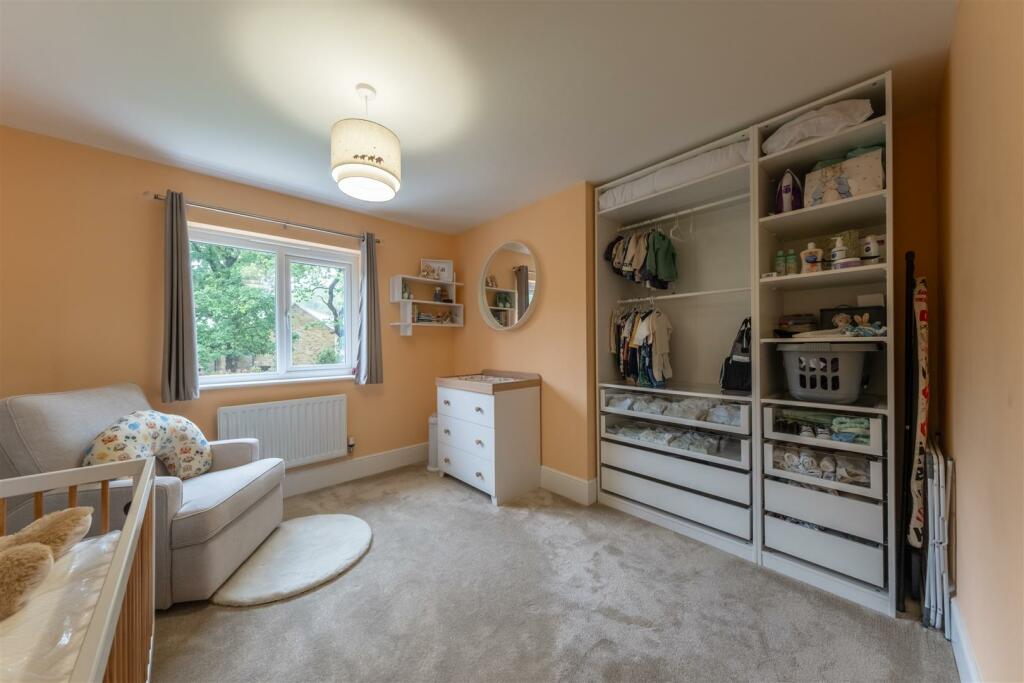 6 Stirling Close-030.jpg