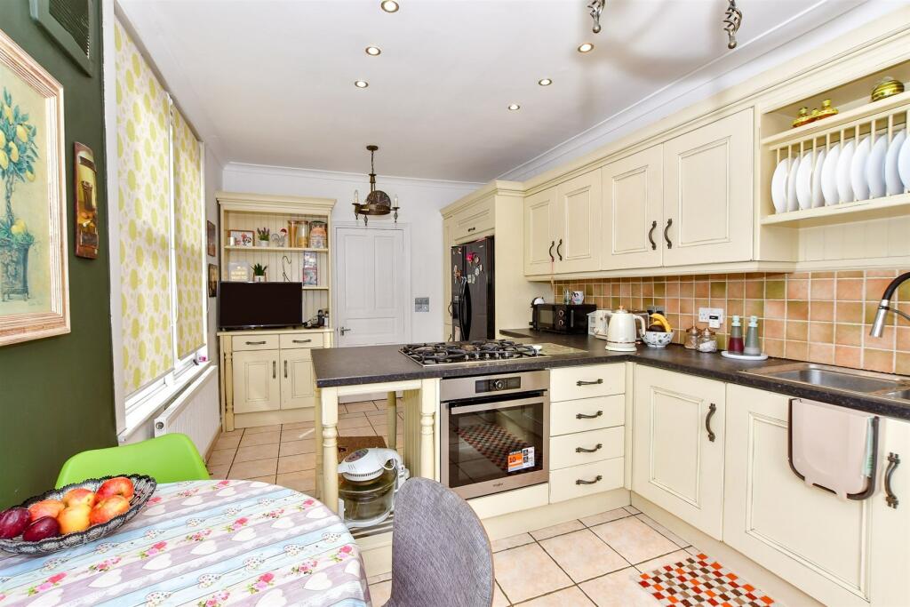 Kitchen/ Breakfast Room