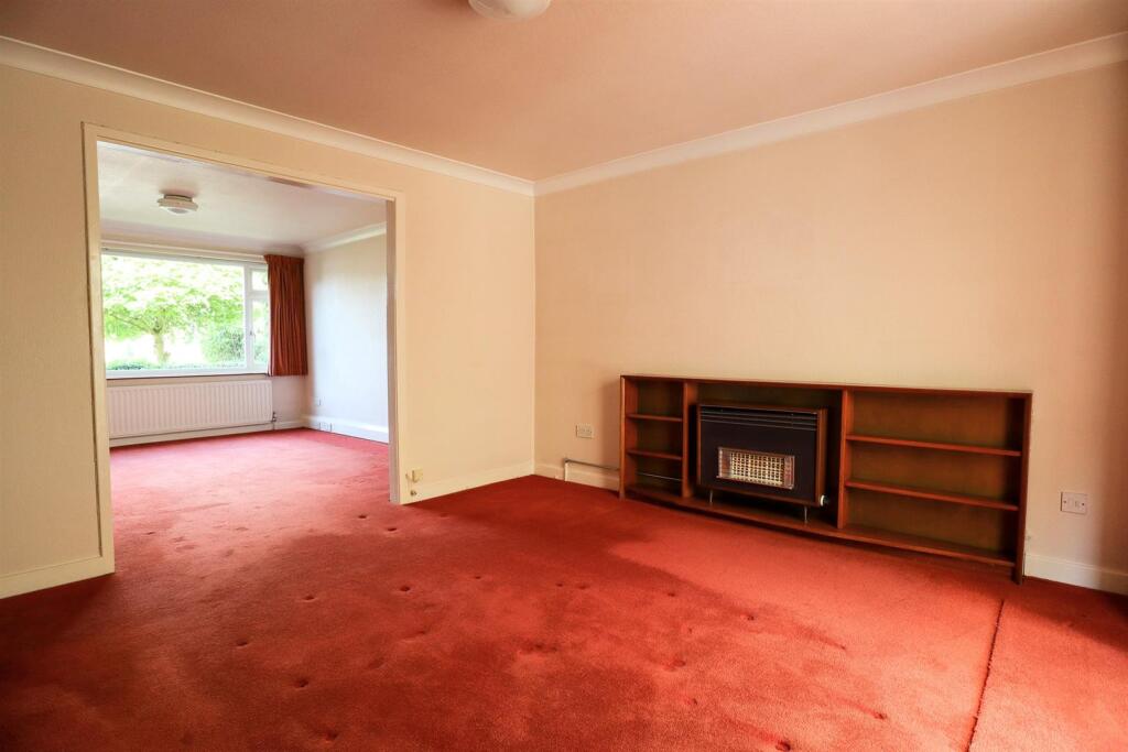 Dining room (2).jpg