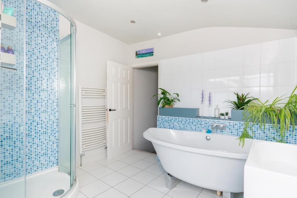 6I5RSE - Bathroom A.jpg