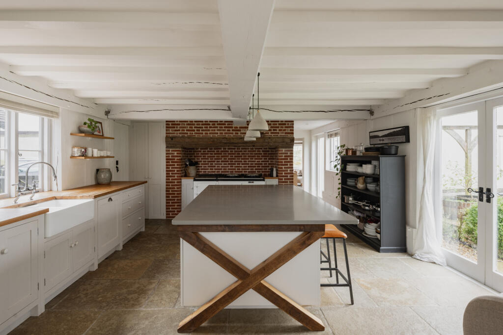 262770 - Nine Elms Farmhouse, Ringshall-8.jpg