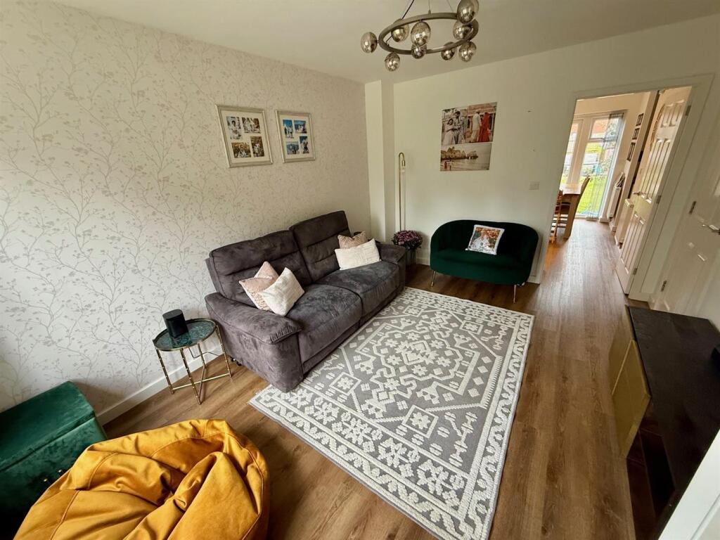 PG10 Lounge.jpg