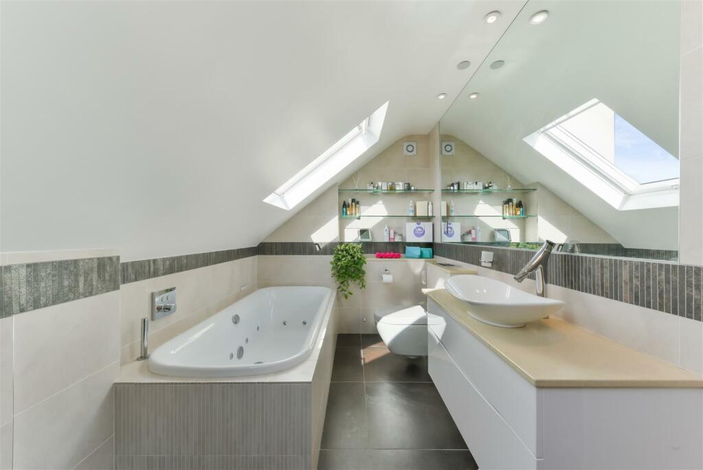 En-Suite Bathroom
