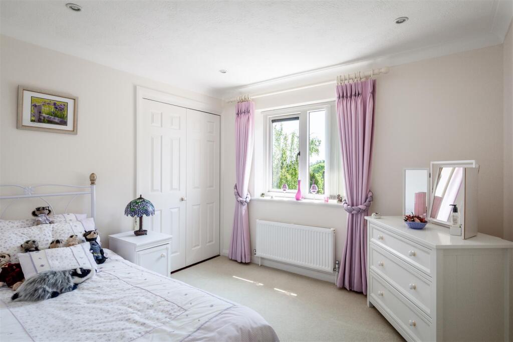 19 The Droveway-25.jpg