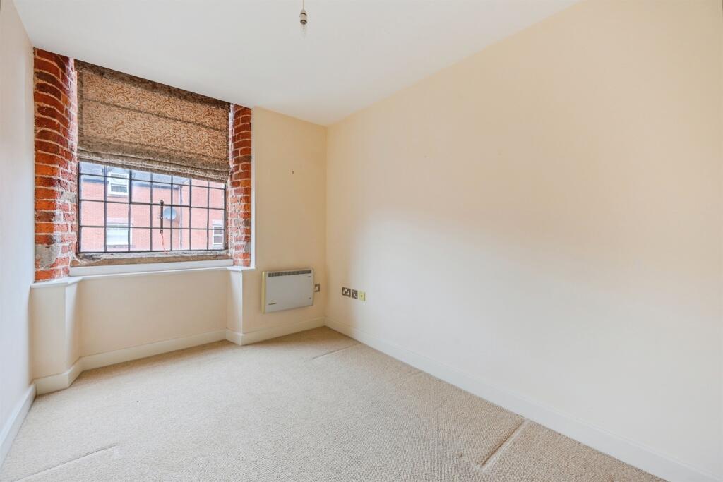 Bedroom:
