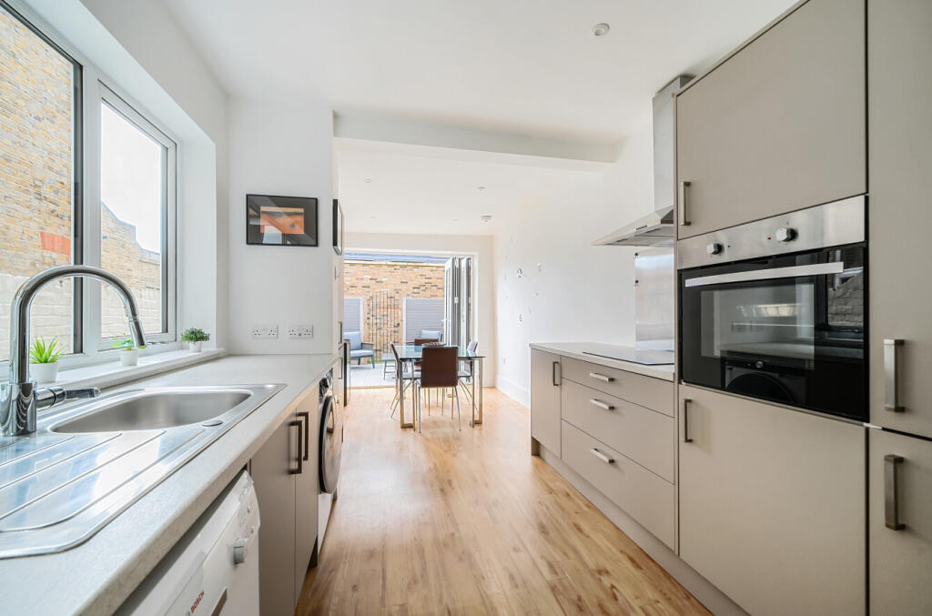 1314444-10-685eb9...