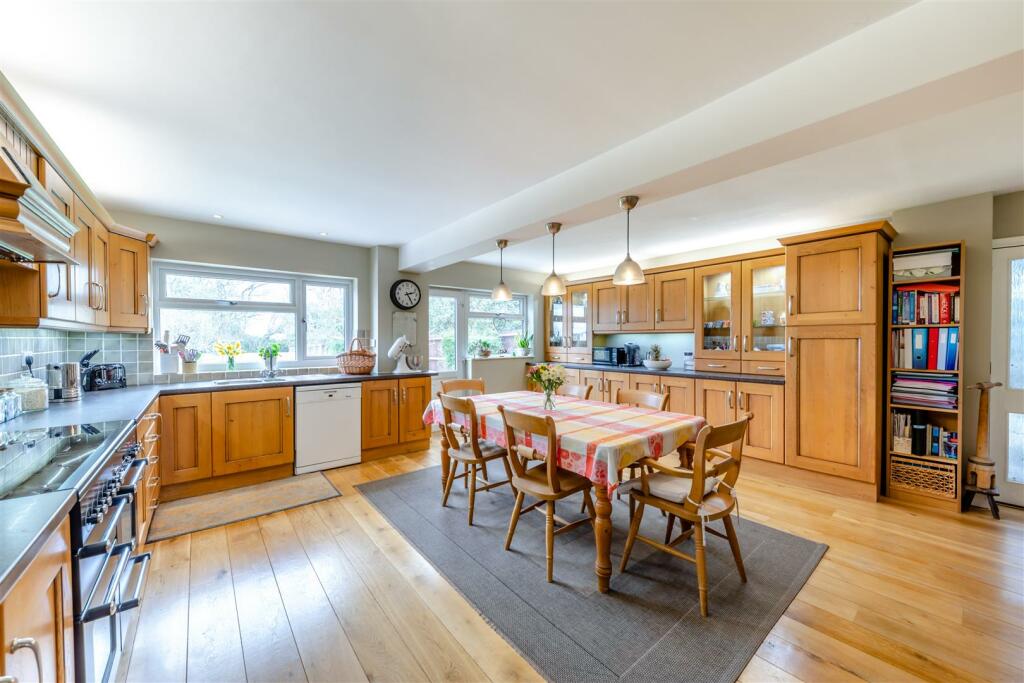 8543593-interior17.jpg