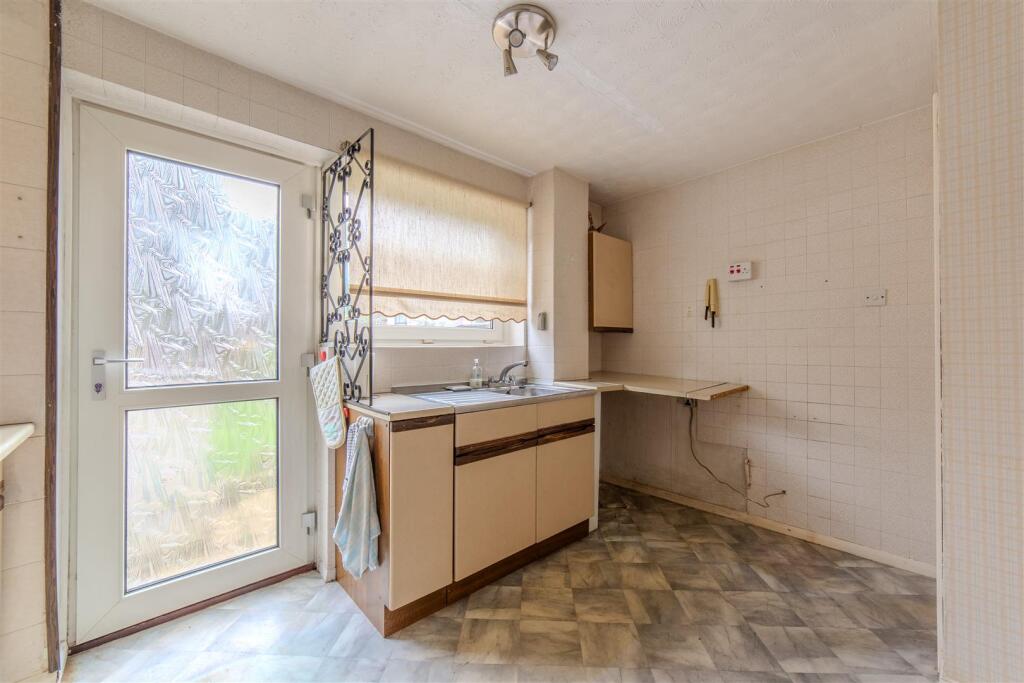 27 Manorbier Drive-13.jpg