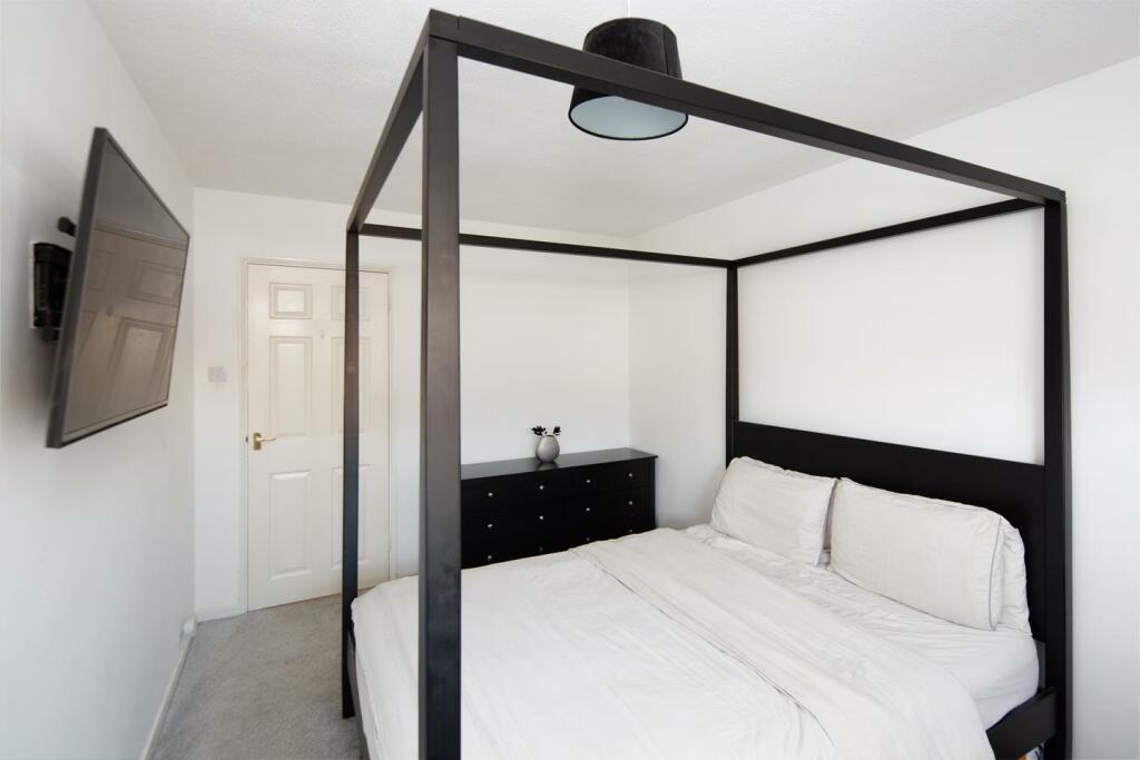 09-bedroom 1.jpg