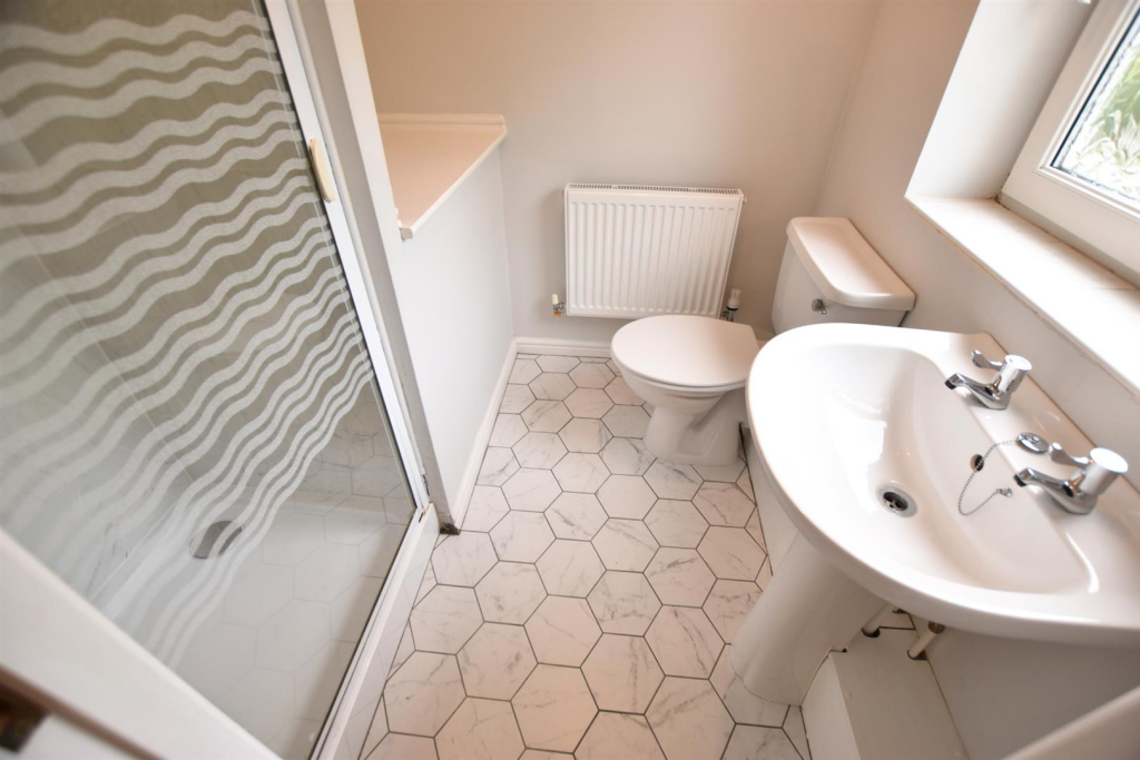 EN SUITE SHOWER ROOM