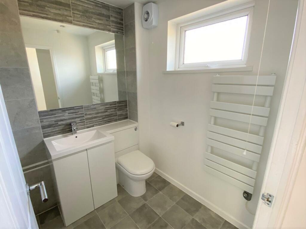 40 Reeds Way Bathroom