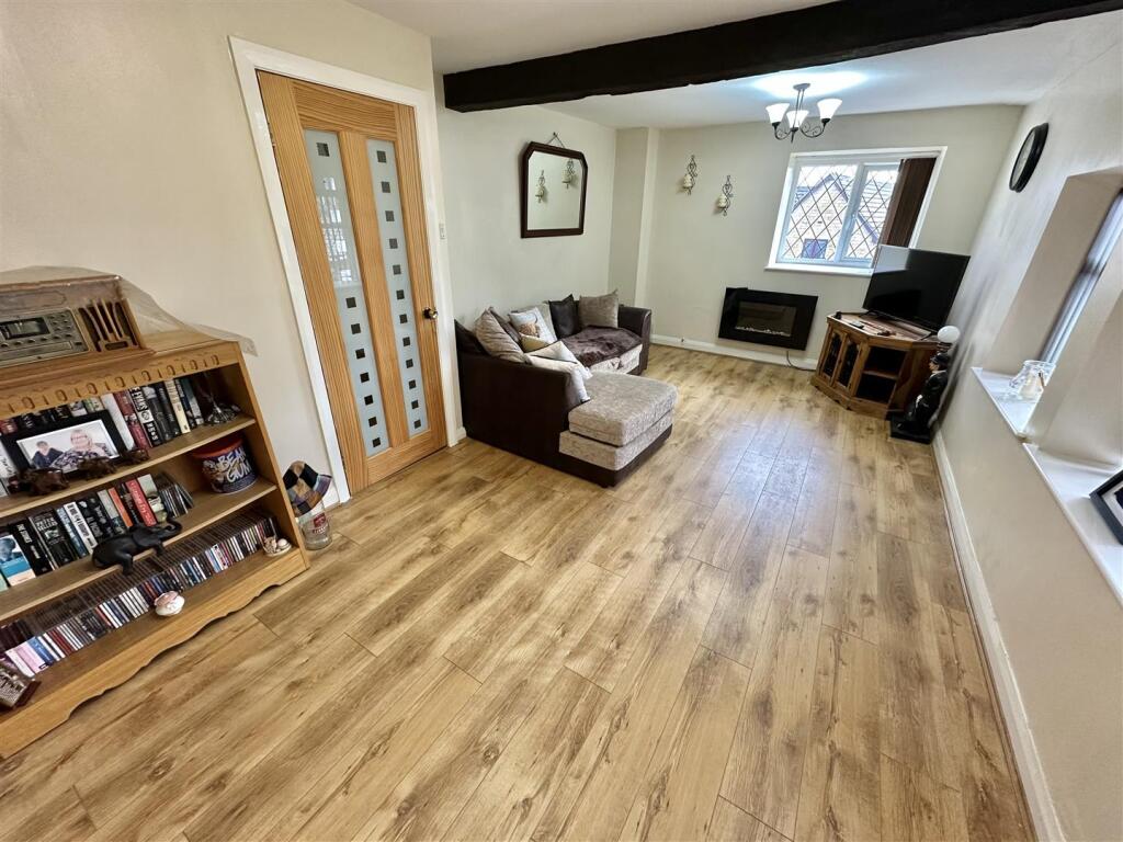 sitting room3.jpg