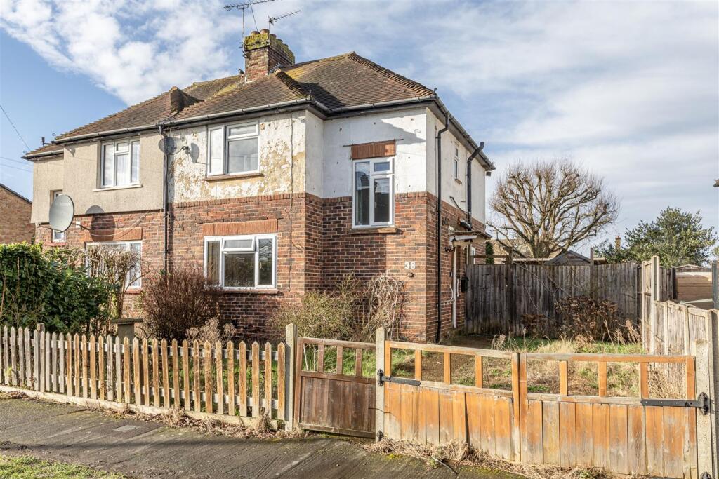 38 Eden Grove Road Byfleet, KT147PX - 17.jpg