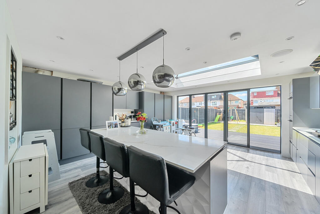 1306272-7-6852c6d...