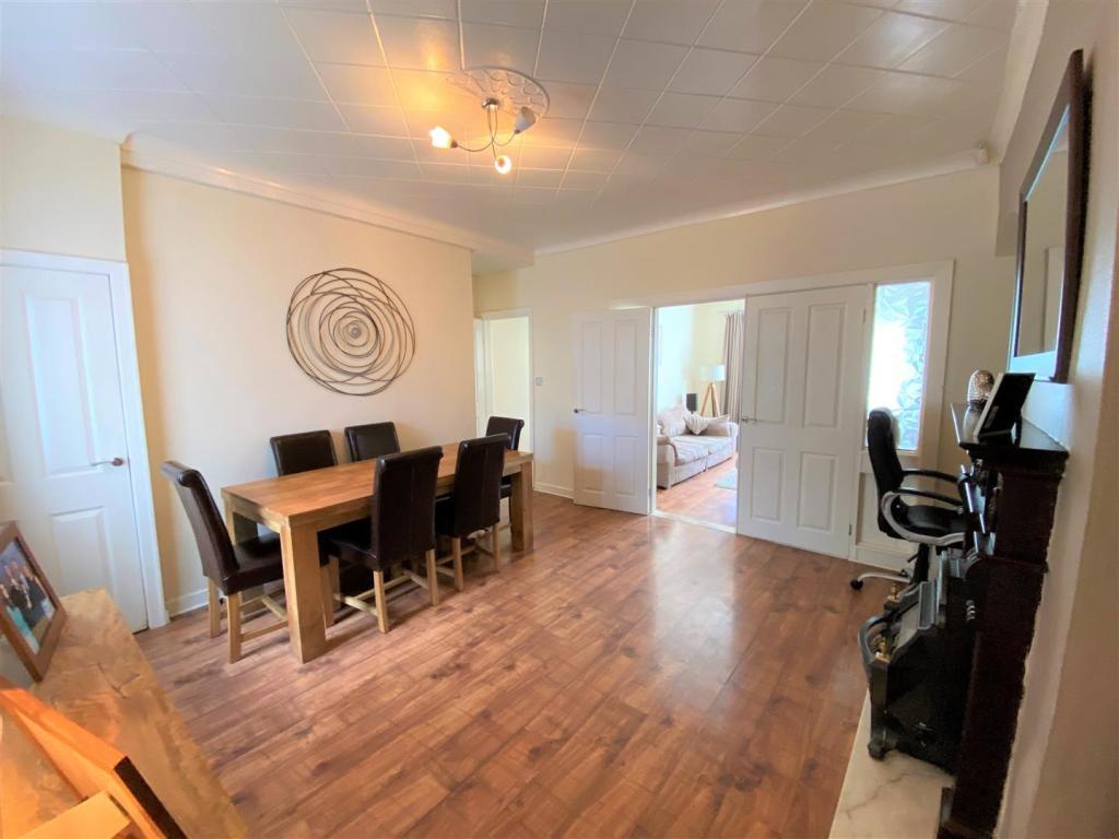Dining Room2.jpg