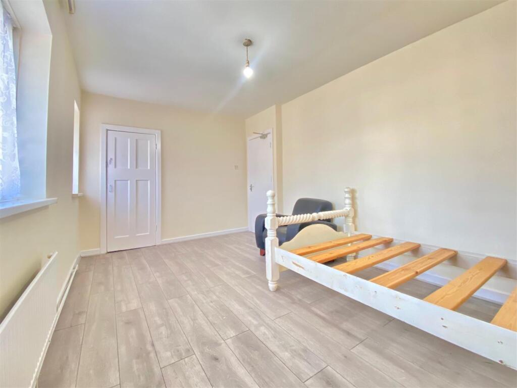 Updated room pics 2025 - 5.jpg