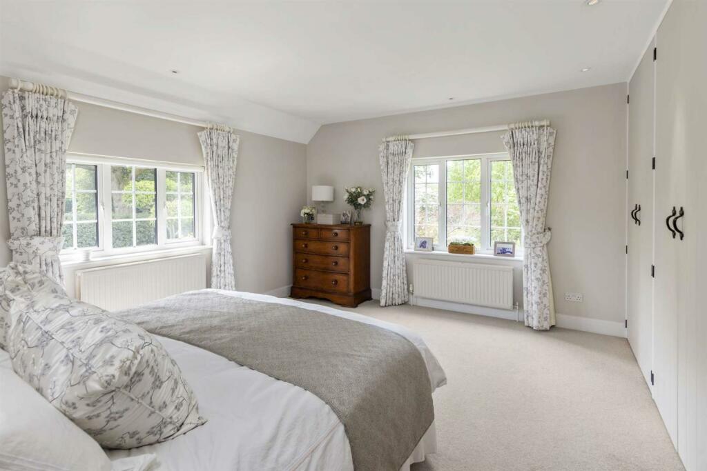 RUSHAM END Christmas Hill, Shalford, Guildford, GU