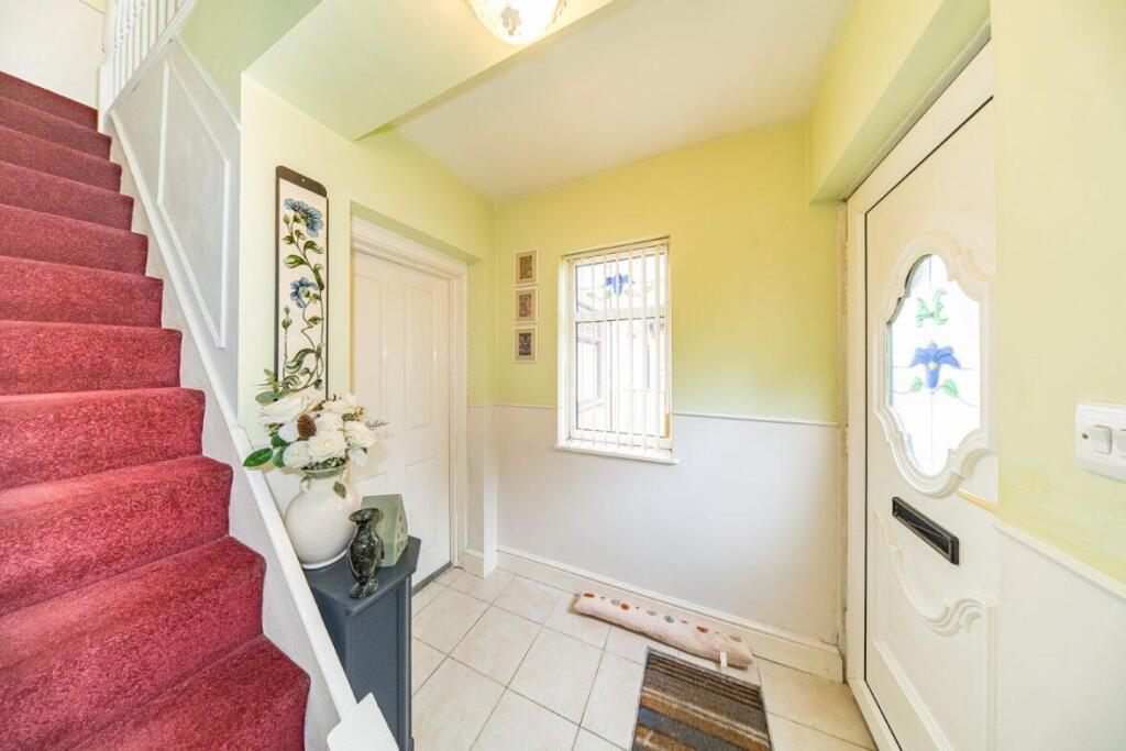 34 Manchester Road hall.jpg