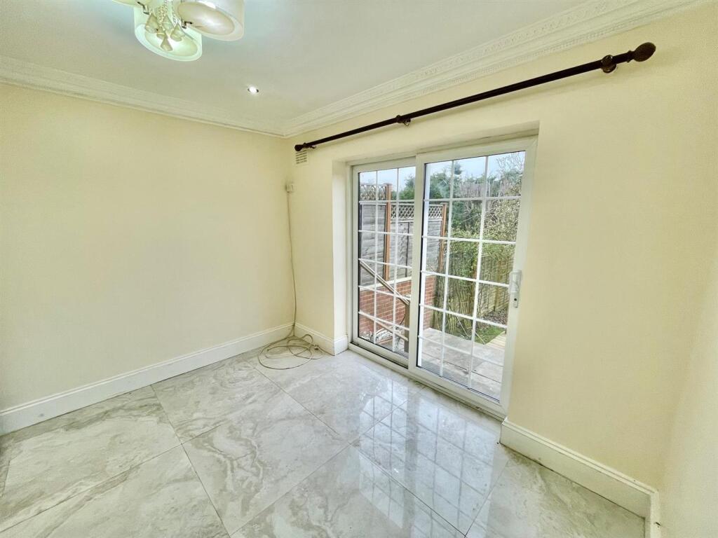 12 Kemble Close Dining Room.jpg