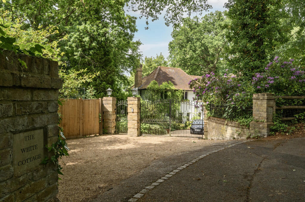 1299882-2-682f367...