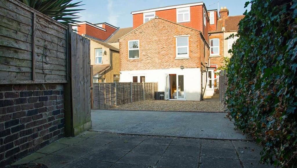 6-bed-student-house-britannia-road-north-3-portsmo