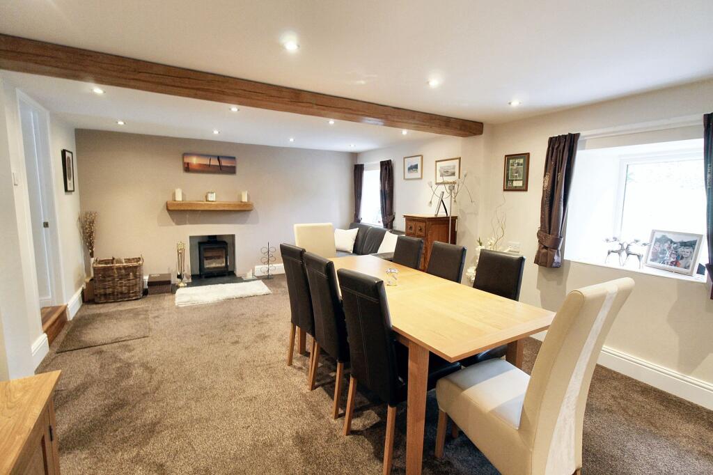 Lounge/Dining Room