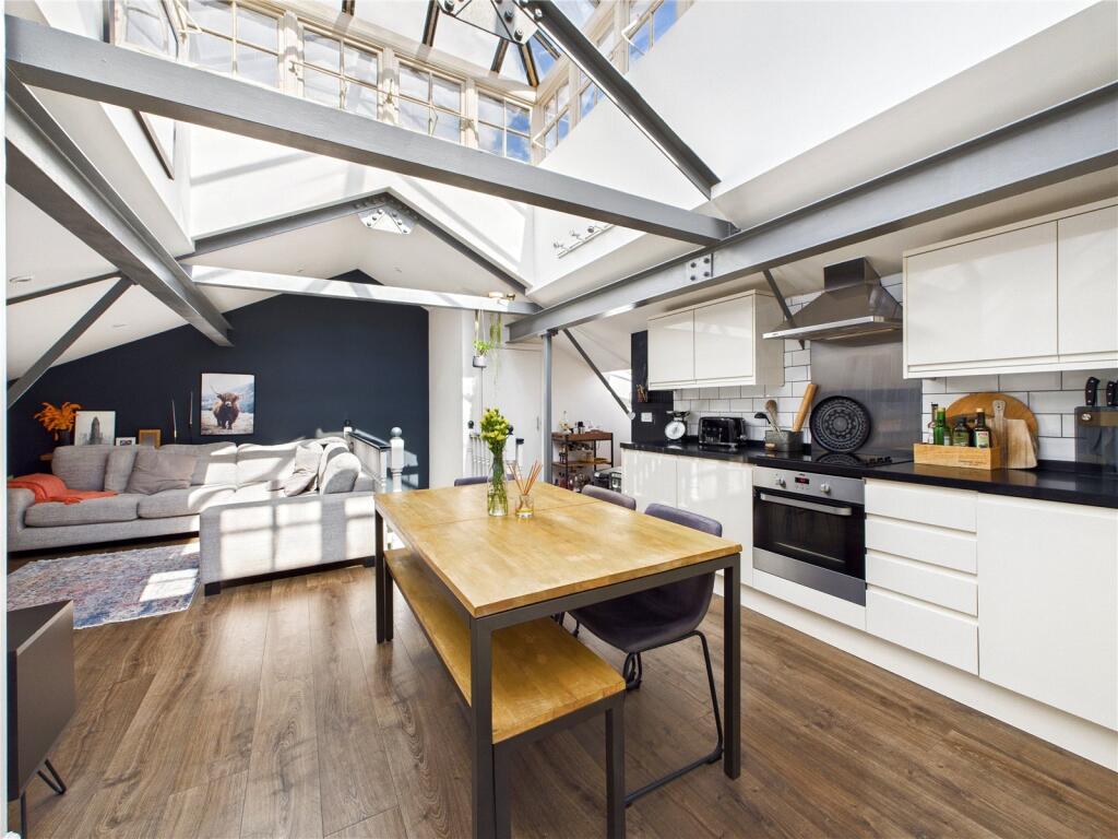 Kitche/Diner/Lounge