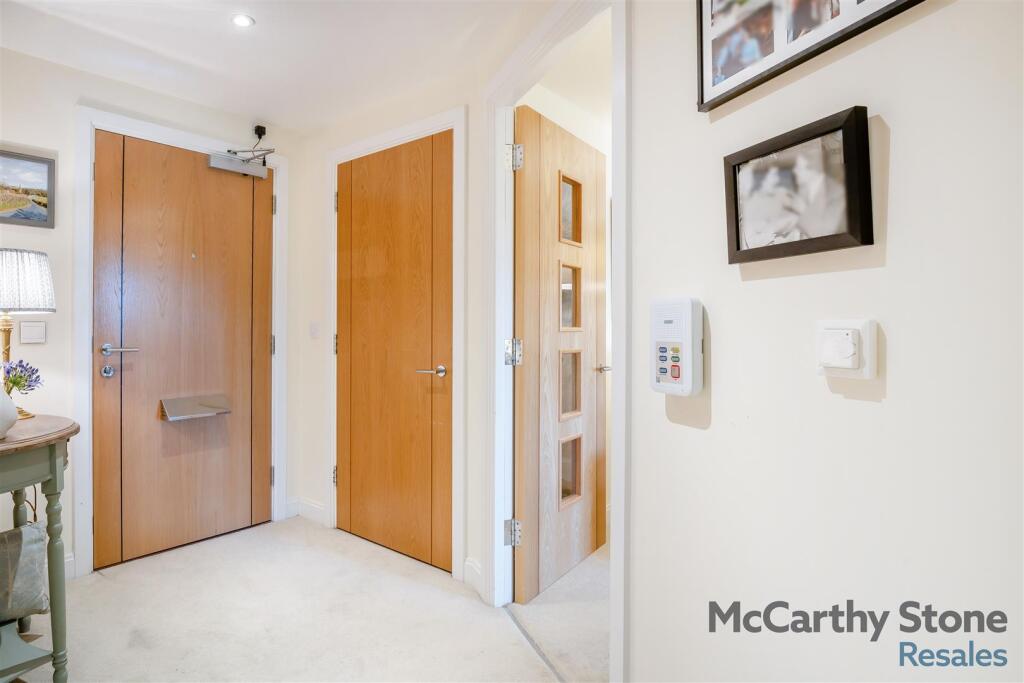 8647830-interior05.jpg