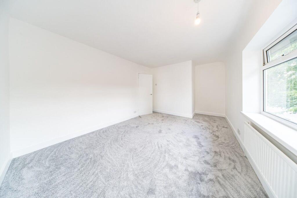 67 Mollington bedroom 1 2.jpg