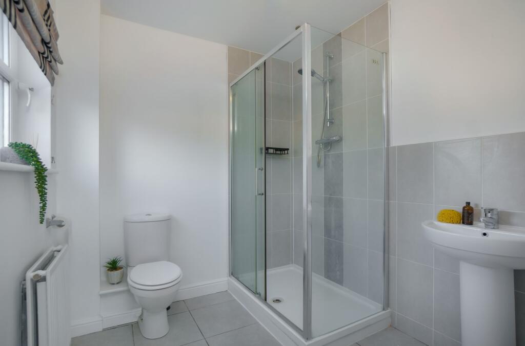 Bedroom 1 en-suite