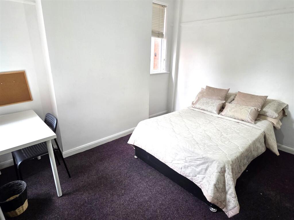 Room 2 180 Rolleston Drive .jpg